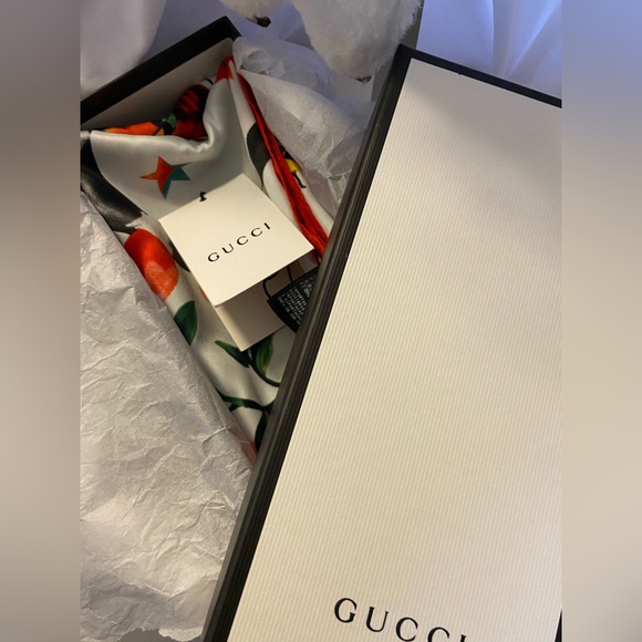 Gucci Accessories - NWT Gucci scarf